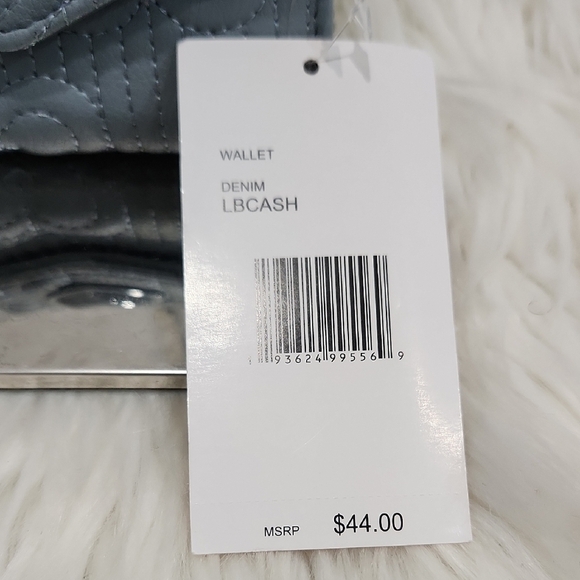 🔹️Betsey Johnson🔹️ Denim LBCASH Blue Heart Quilted Wallet - Picture 2 of 8